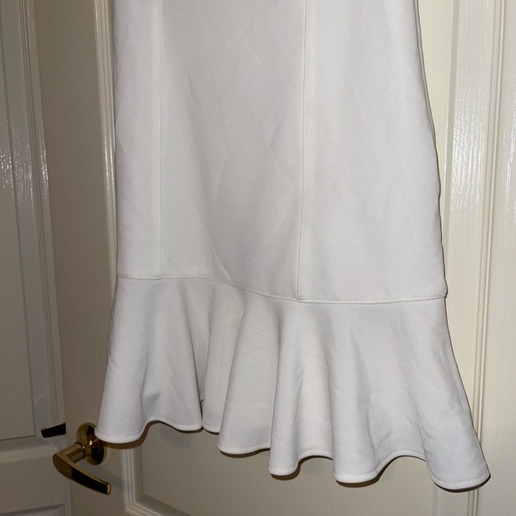 White fluted hem dress - Picture 4 of 8